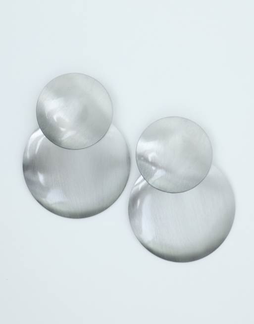 ASOS DESIGN earrings with double drop discs in brushed silver, 3 of 4