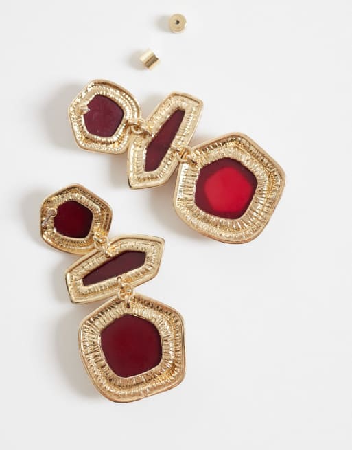 ASOS DESIGN earrings with triple drop resin stone set in burgundy, 3 of 4