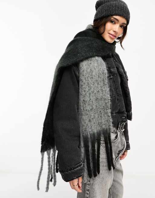 ASOS DESIGN - Écharpe duveteuse bicolore à franges - Noir/gris 