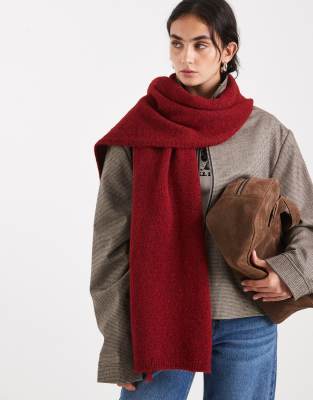 ASOS DESIGN - Écharpe duveteuse en laine mélangée - Rouge foncé