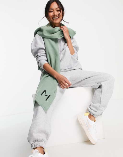 ASOS DESIGN - Écharpe personnalisée avec initiale M - Vert sauge - MGREEN