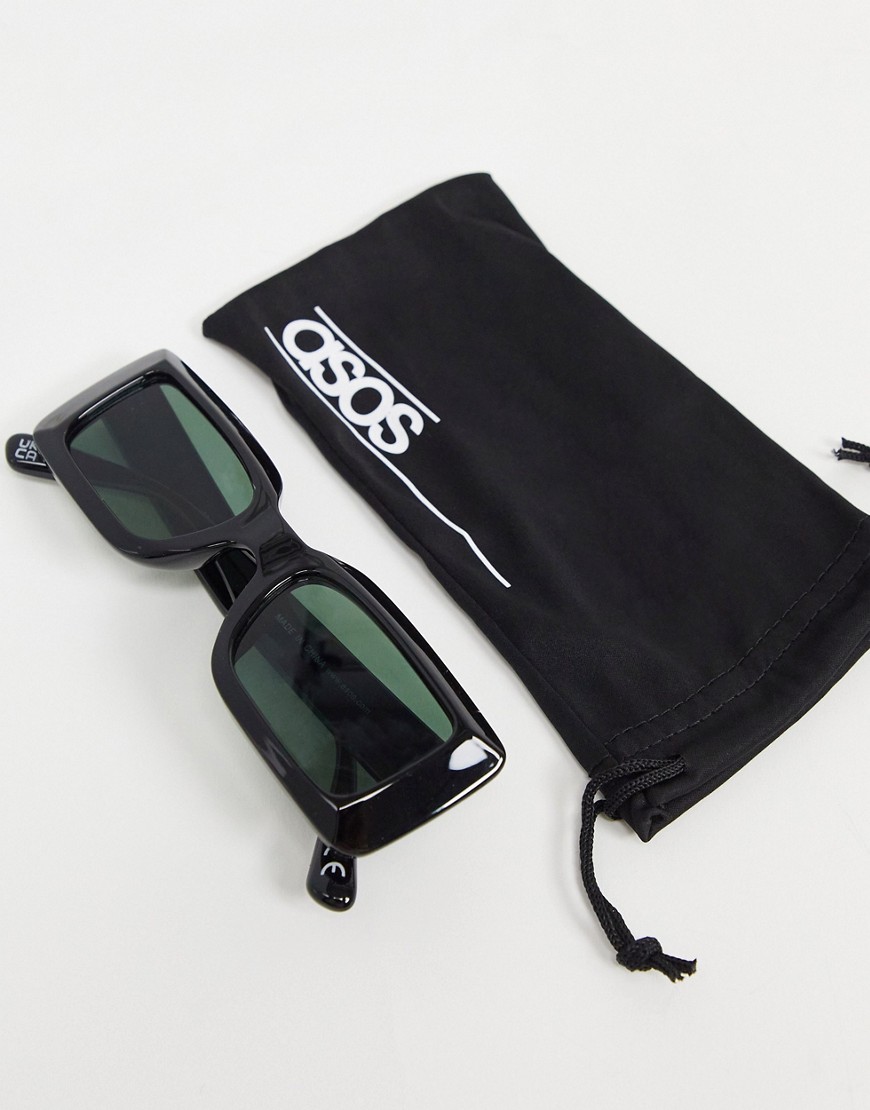 asos design -  – Eckige, mittelgroße Sonnenbrille mit abgeschrägtem Rahmen aus recyceltem Material in glänzendem Schwarz