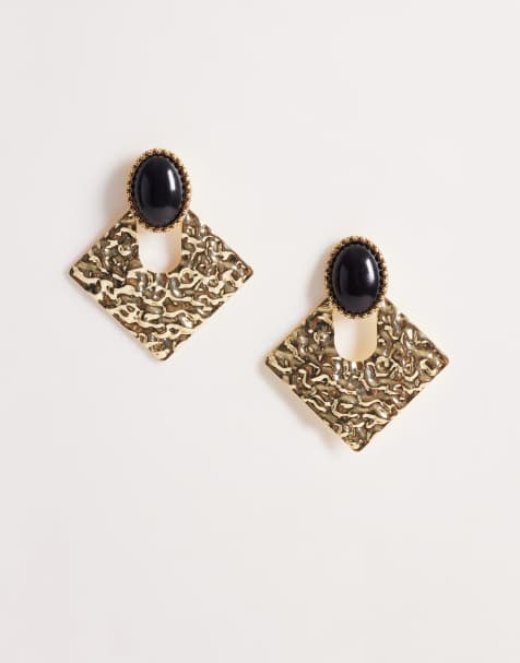 ASOS DESIGN – Eckige Ohrringe in gehämmerter Goldoptik mit schwarzem Schmuckstein - view 1