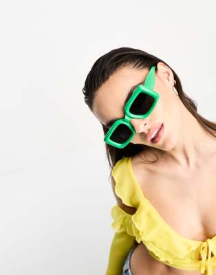 ASOS Design - Eckige Sonnenbrille in Grün mit breitem Gestell