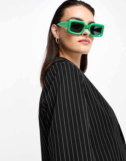 ASOS Design – Eckige Sonnenbrille in Grün mit breitem Gestell, 2 von 4