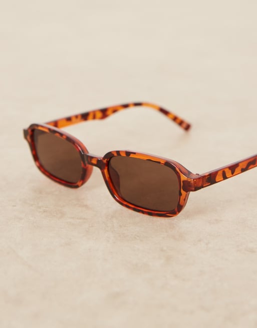 ASOS DESIGN – Eckige Sonnenbrille mit braunen Gläsern und schmalem Rahmen in oranger Schildpattoptik, 2 von 3