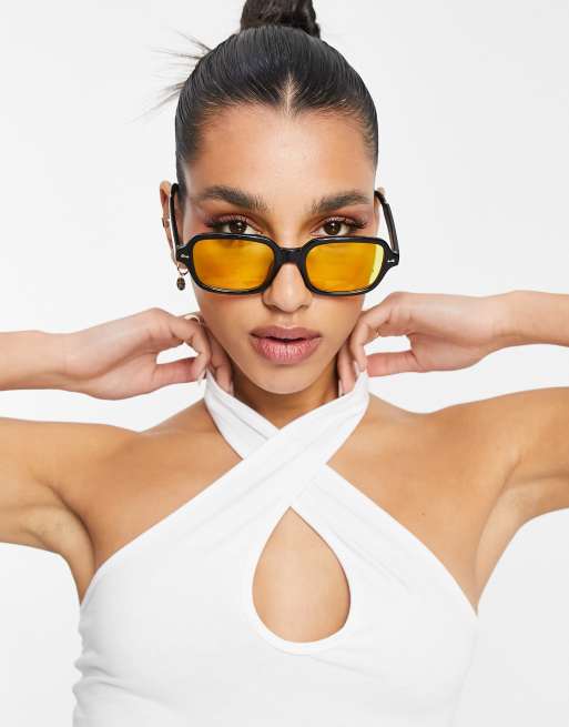 ASOS DESIGN Eckige Sonnenbrille mit gelben Glasern in Schwarz