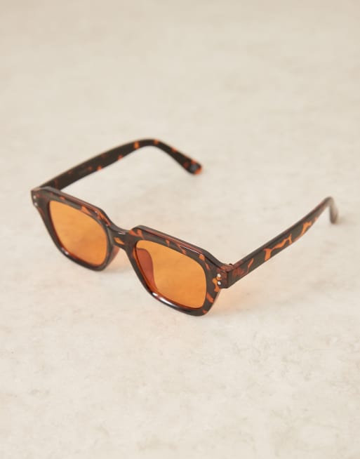 ASOS DESIGN – Eckige Sonnenbrille mit klobigem Gestell in Schildpattoptik und bernsteinfarben getönten Gläsern, 2 von 3