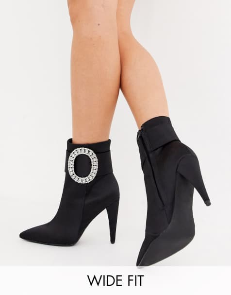 ASOS DESIGN – Eclectic – Stiefel in weiter Passform mit strassbesetzter Schnalle in Schwarz