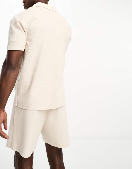 ASOS DESIGN - Ecru loungesæt med skjorte med revers og shorts i vaffeltekstur, 4 af 4