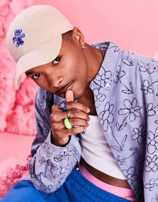 ASOS DESIGN - Ecrufarvet baseballkasket med bamsebroderi