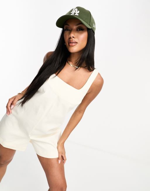 ASOS DESIGN - Ecrufarvet firkantet playsuit i twill