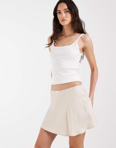 ASOS DESIGN - Ecrufarvet mininederdel i skråtskåret satin - view 1