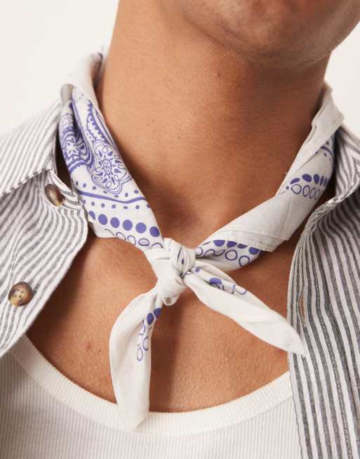 ASOS DESIGN - Ecrufarvet og marineblå bandana med paisley-print, 2 af 3