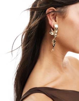 ASOS DESIGN - Edizione limitata - Orecchini a bottone con fiocco color oro