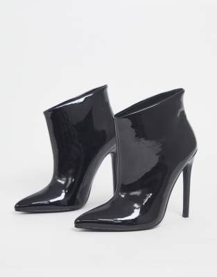 black pull on ankle boots