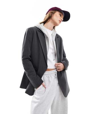 ASOS DESIGN - Einreihiger Blazer in Anthrazit mit Streifen-Bunt