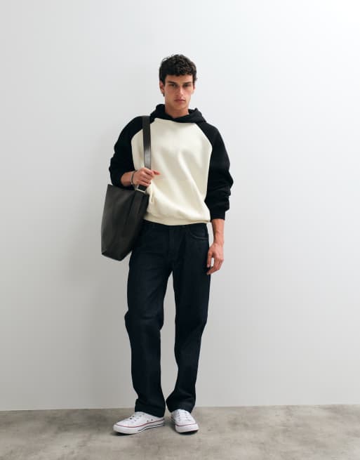 ASOS DESIGN ekstremt oversized raglan-hætte med kontrastærme i creme, 4 af 5