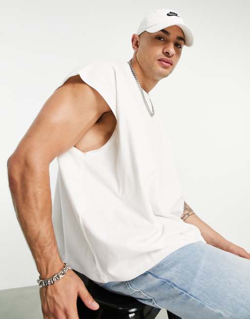 ASOS DESIGN - Ekstremt oversized top med trekantdetalje i cremehvid