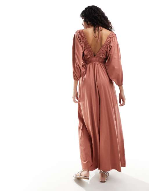 ASOS DESIGN – Elastisches, tief ausgeschnittenes Midi-Freizeitkleid in Rostrot mit geraffter Taille, 3 von 4