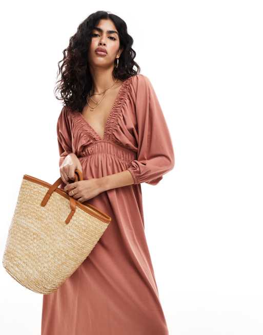 ASOS DESIGN – Elastisches, tief ausgeschnittenes Midi-Freizeitkleid in Rostrot mit geraffter Taille, 4 von 4