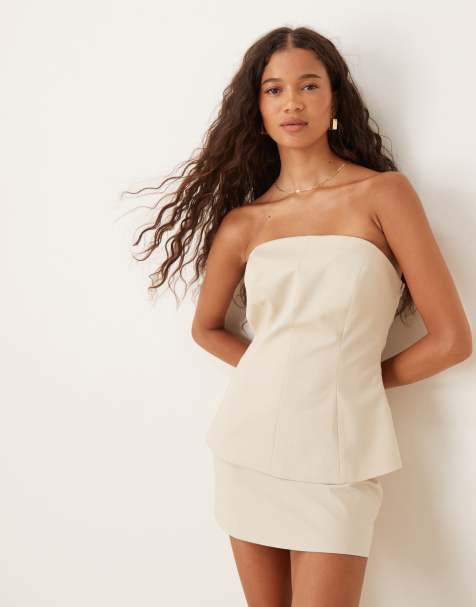 ASOS DESIGN – Elegancki taliowany top z dekoltem bandeau i baskinką w kolorze kości słoniowej - view 1