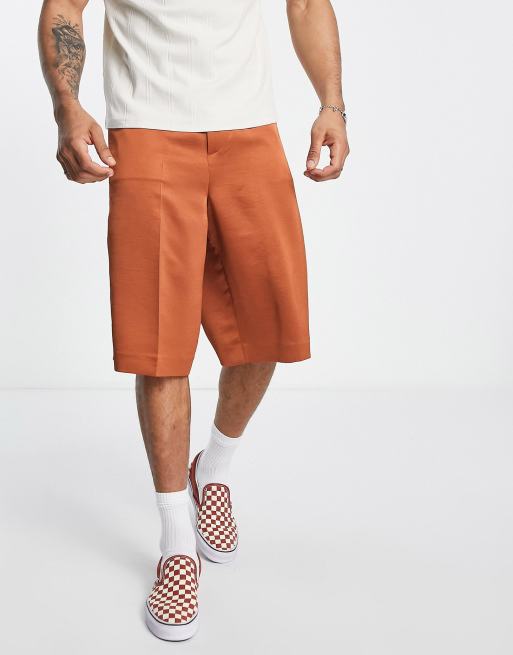 ASOS DESIGN – Eleganckie satynowe szorty o wydłużonym fasonie z szerokimi nogawkami w kolorze spieczonej pomarańczy