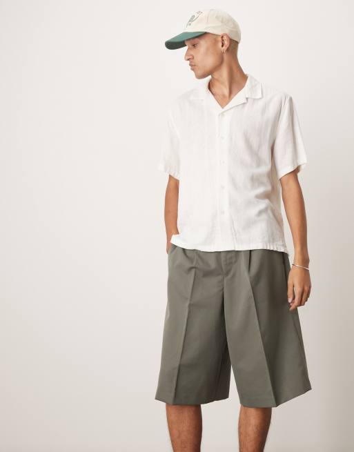 ASOS DESIGN – Eleganckie szorty bermudy oversize z zakładkami z przodu w kolorze zgaszonej zieleni