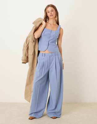 ASOS DESIGN - Elegante Anzughose in Blau mit Bügelfalten, tiefem Bund und superweitem Bein
