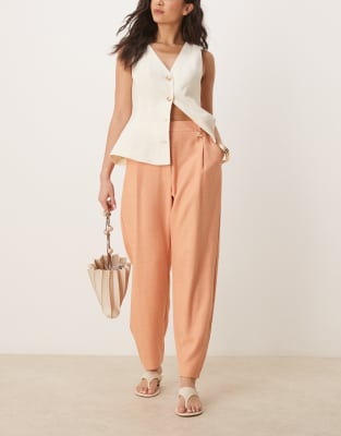 ASOS DESIGN - Elegante Barrel-Leg-Hose in Apricot mit Laschendetail-Orange