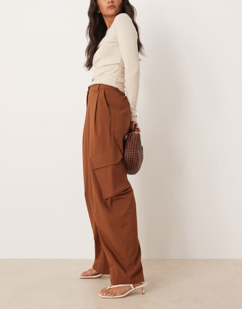 ASOS DESIGN – Elegante Barrel-Leg-Utility-Hose in Tabakbraun - view 1