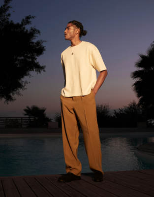 ASOS DESIGN - Elegante beige twill-bukser med brede ben og plisseringer foran - view 1