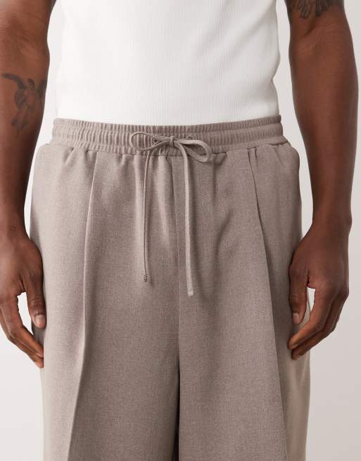 ASOS DESIGN - Elegante bermudashort met elastische taille in lichtbruin, 4 van 5