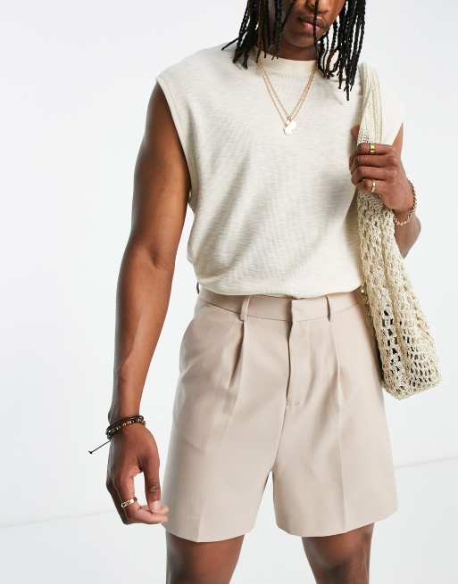 ASOS DESIGN – Elegante Bermudashorts mit kurzem Schnitt in Stein