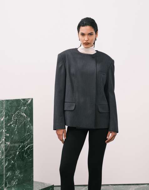 ASOS DESIGN - Elegante blazer zonder kraag met sterke schouder in grijs met krijtstreep - view 1