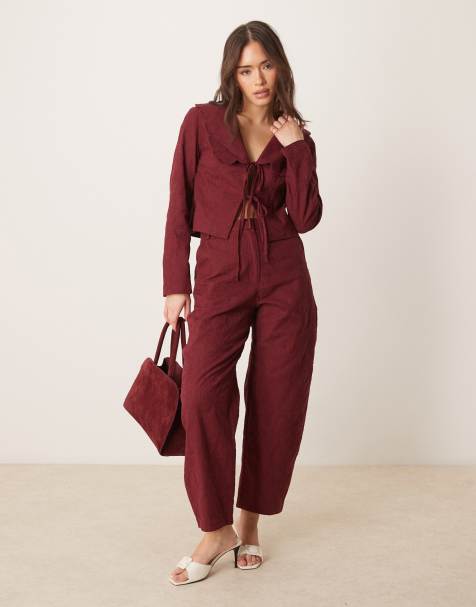 ASOS DESIGN - Elegante broek met gebogen pijpen en borduursels in donker kersenrood, deel van co-ord set - view 1