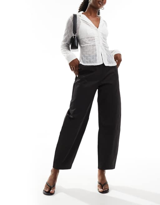 ASOS DESIGN - Elegante broek met gebogen volumineuze pijpen in zwart
