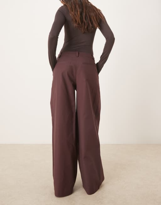 ASOS DESIGN - Elegante broek met lage taille en diepe plooien in donkerbruin, 3 van 5