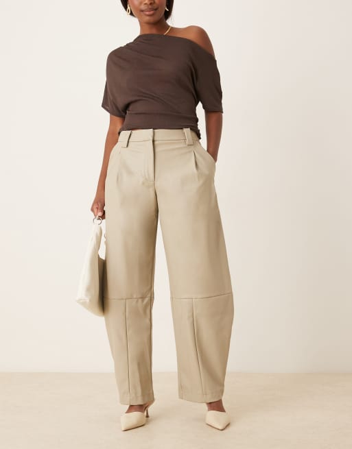 ASOS DESIGN - Elegante broek met leerlook en ballonpijpen in stone, 2 van 5