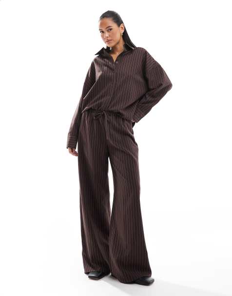 ASOS DESIGN - Elegante broek met wijde pijpen en elastische taille in chocoladebruin met krijtstreep, deel van co-ord set - view 1