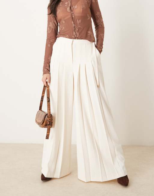 ASOS DESIGN - Elegante broek met wijde pijpen en plooien in gebroken wit, 2 van 5