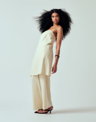 ASOS DESIGN - Elegante Bundfaltenhose in Ecru mit weitem Bein, Kombiteil-Weiß