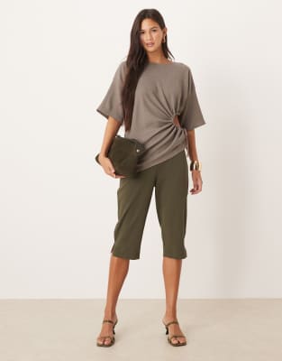 ASOS DESIGN - Elegante Caprihose in Khaki-Grün