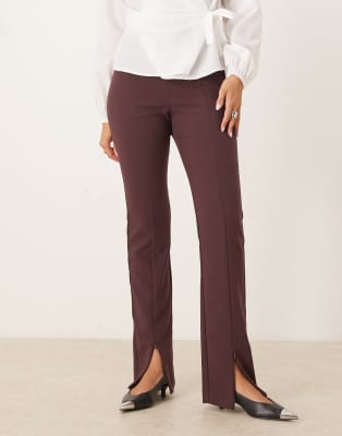 ASOS DESIGN - Elegante, eng geschnittene Hose in Braun mit Reißverschlussdetail vorne-Brown