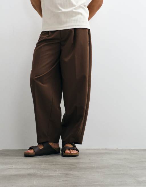 ASOS DESIGN - Elegante geplooide broek met wijde ballonpijpen in donkerbruin, 2 van 9