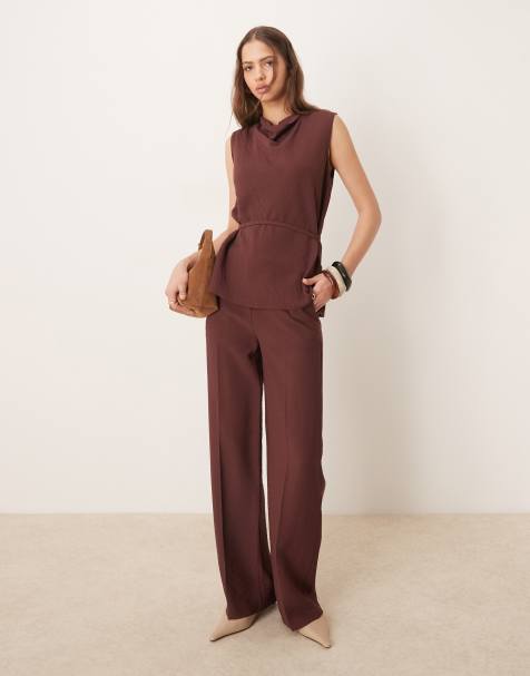 ASOS DESIGN – Elegante, gerade geschnittene Hose in Schokobraun mit schmalem Gürtel - view 1
