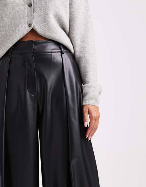 ASOS DESIGN – Elegante Hose aus Kunstleder in Schwarz im Kokon-Schnitt, 4 von 5
