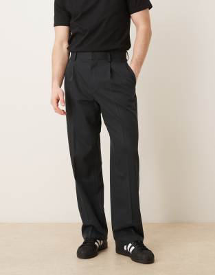 Elegante Hose aus Twill in Schwarz mit weitem Bein und Bundfalten Schwarz 54 Regular