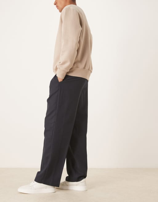 ASOS DESIGN – Elegante Hose aus Wollmix mit weitem Bein und Kellerfalte in Marineblau mit Fischgrätmuster, 3 von 5