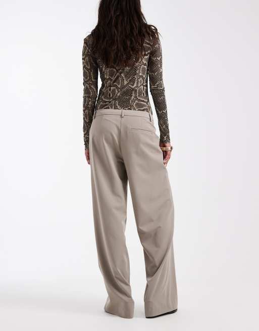 ASOS DESIGN – Elegante Hose im Stil der 90er in Steinbeige mit niedrigem Bund, 3 von 5